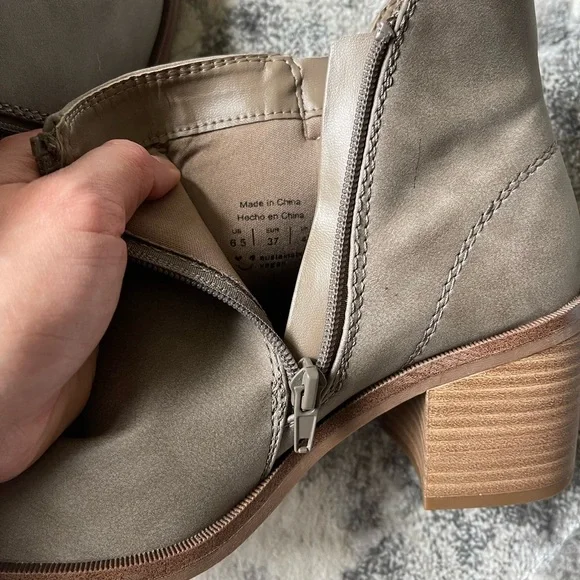 Grey khaki heeled booties - Picture 6 of 7